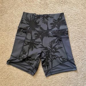 Tropical design Aerie biker shorts
